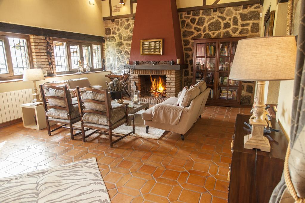 בית הארחה Collado  	La Casona De Valfrio- Adults Only מראה חיצוני תמונה